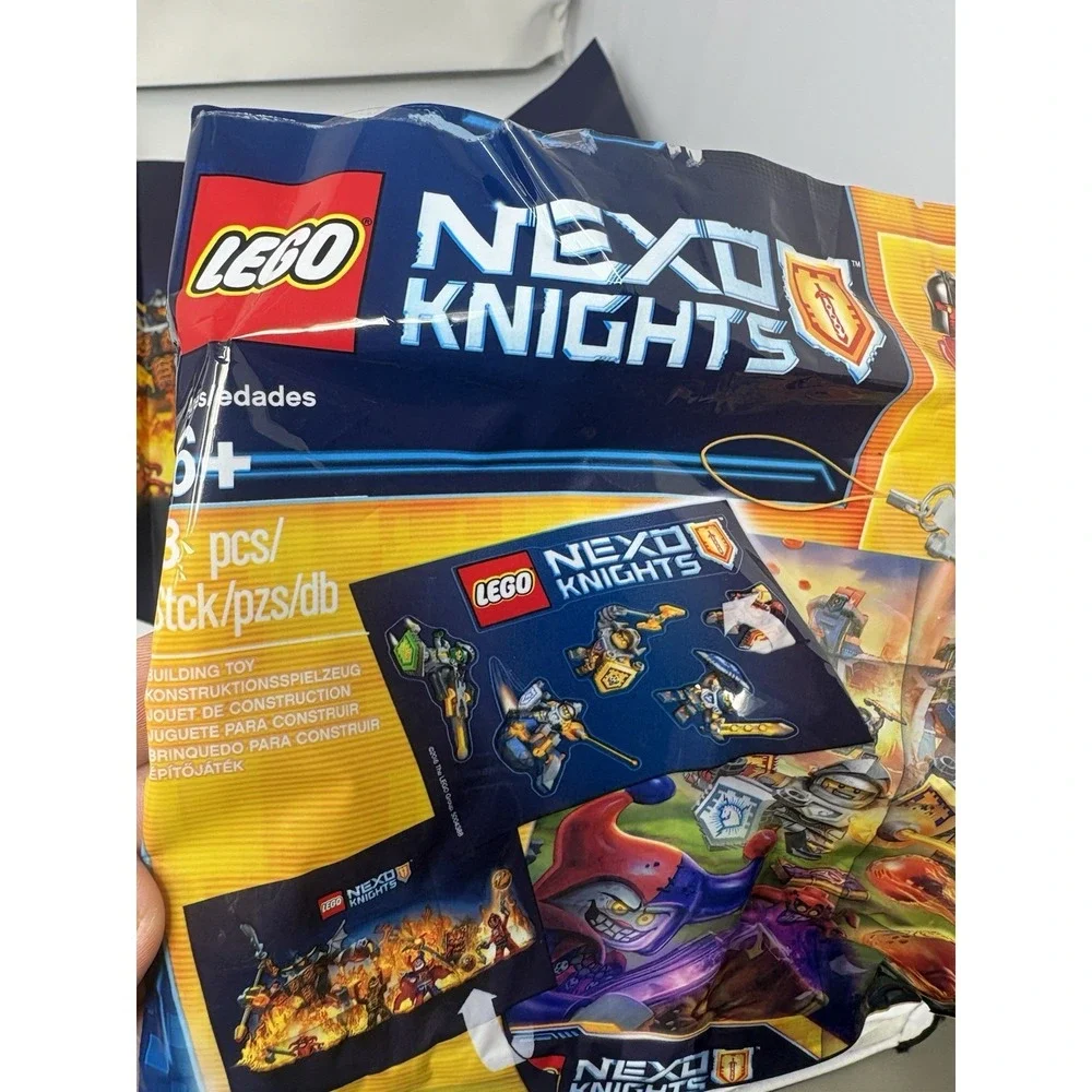LEGO NEXO KNIGHTS 5004388 Nexo Knights Intro Pack Retired Set Open Polybag 2016